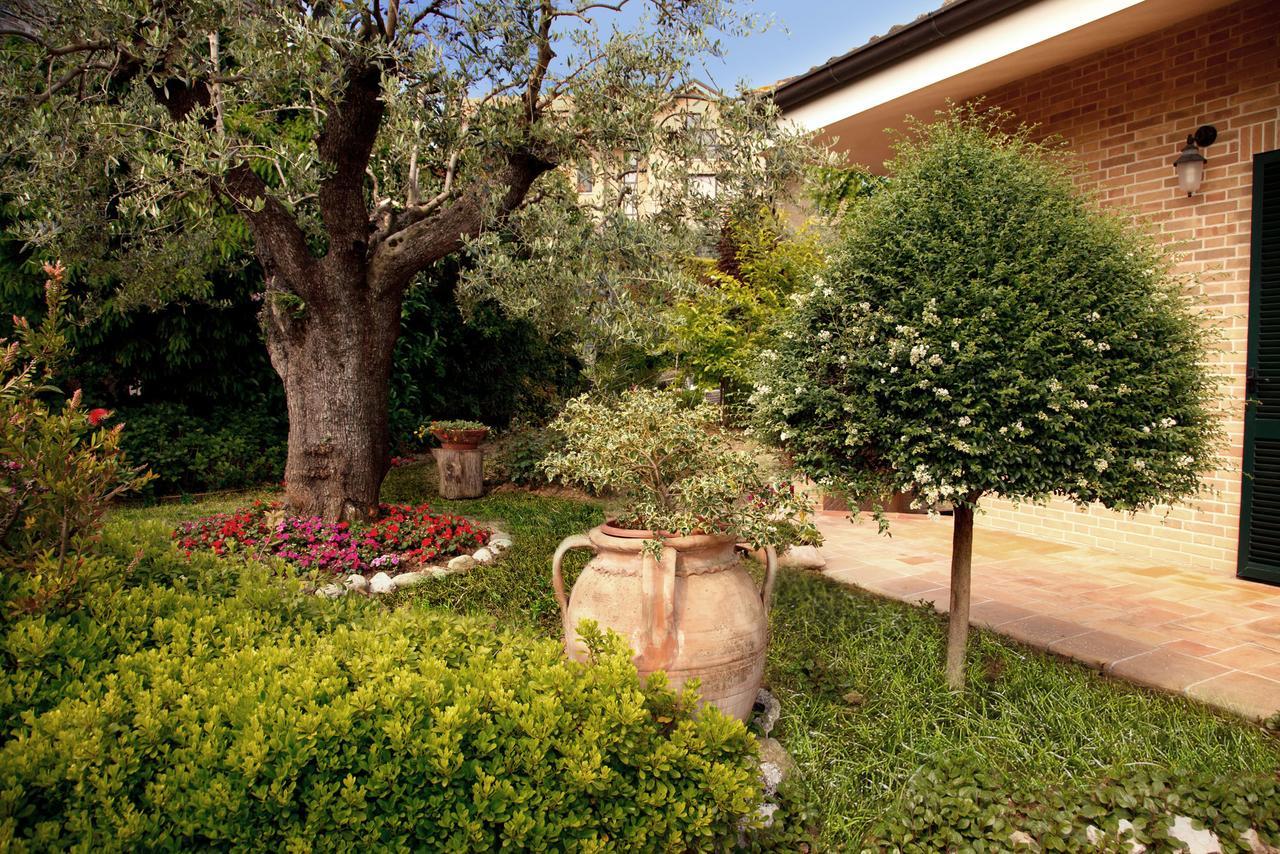 Ai Quattro Ulivi B&B Monte Urano Exterior photo